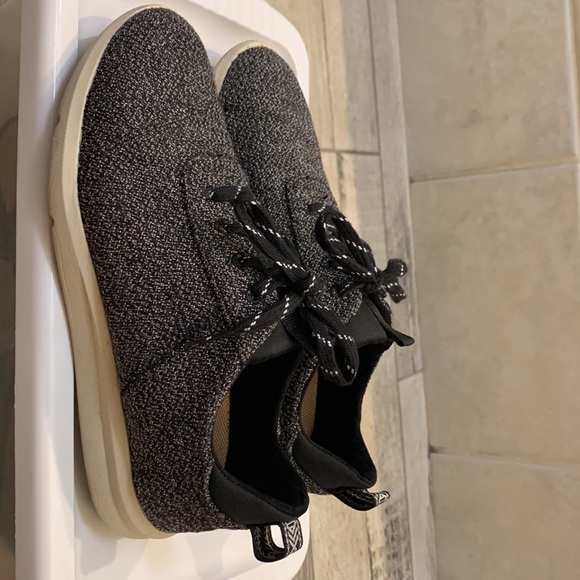 Tom’s Black Casual Tennis Shoe - Picture 2 of 6